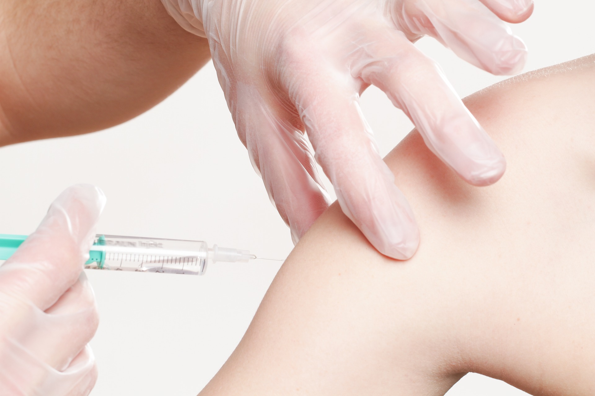 Employers call for strict sanctions against anti-vax health workers