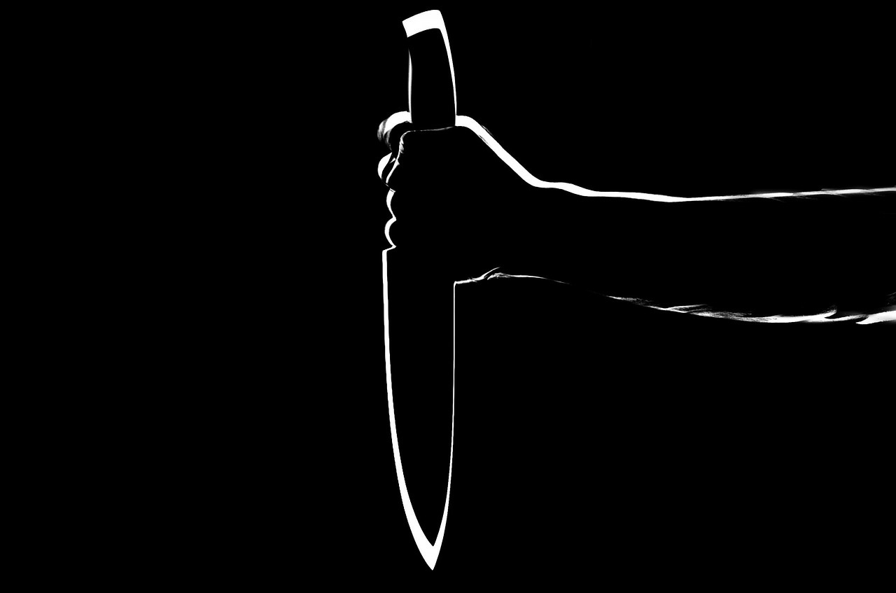 „Allahu akbar” kiáltást hallatva halálra szurkálta magát egy férfi