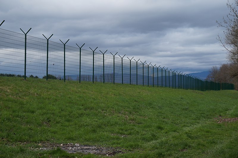 Greece builds border fence