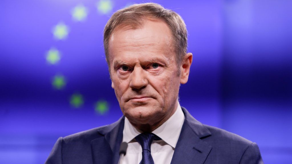 Tusk ideológiai alapon támadná a koronavírussal küzdő tagállamokat