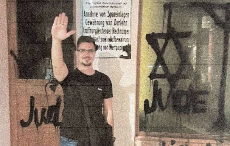 Az EP alelnöke mentegette az illuminált náci karlendítést