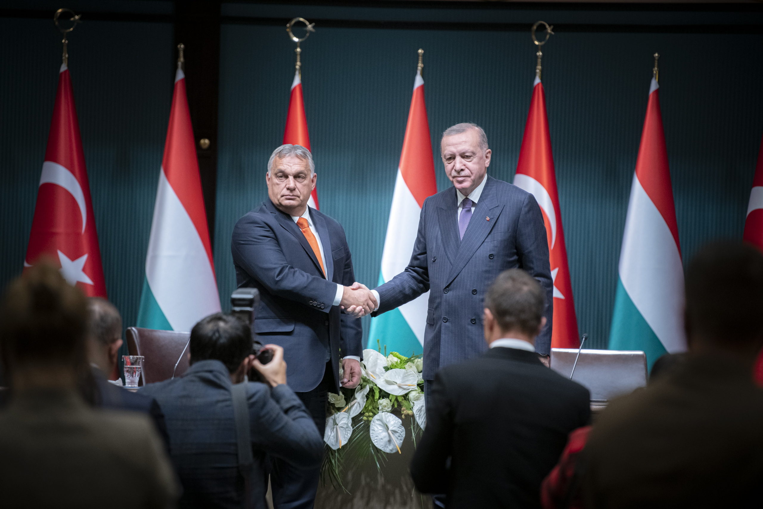 Orbán Viktor: Európának olyan szövetségesekre van szüksége, amelyek tágabbra vonják a védelmi gyűrűjét