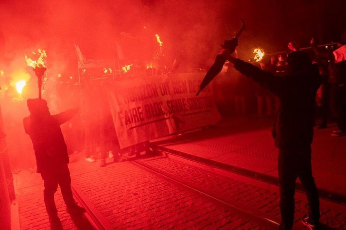 A zöldpárti alpolgármester is részt vett az antifasiszta szélsőbalos csoport vandálkodásba torlkolló tüntetésén – videó