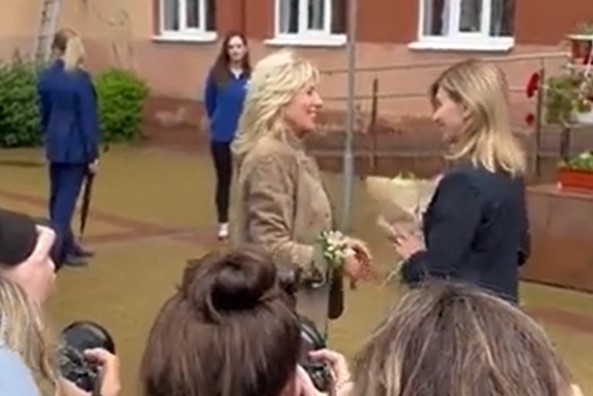 Ungváron találkozott Zelenszkij feleségével Jill Biden