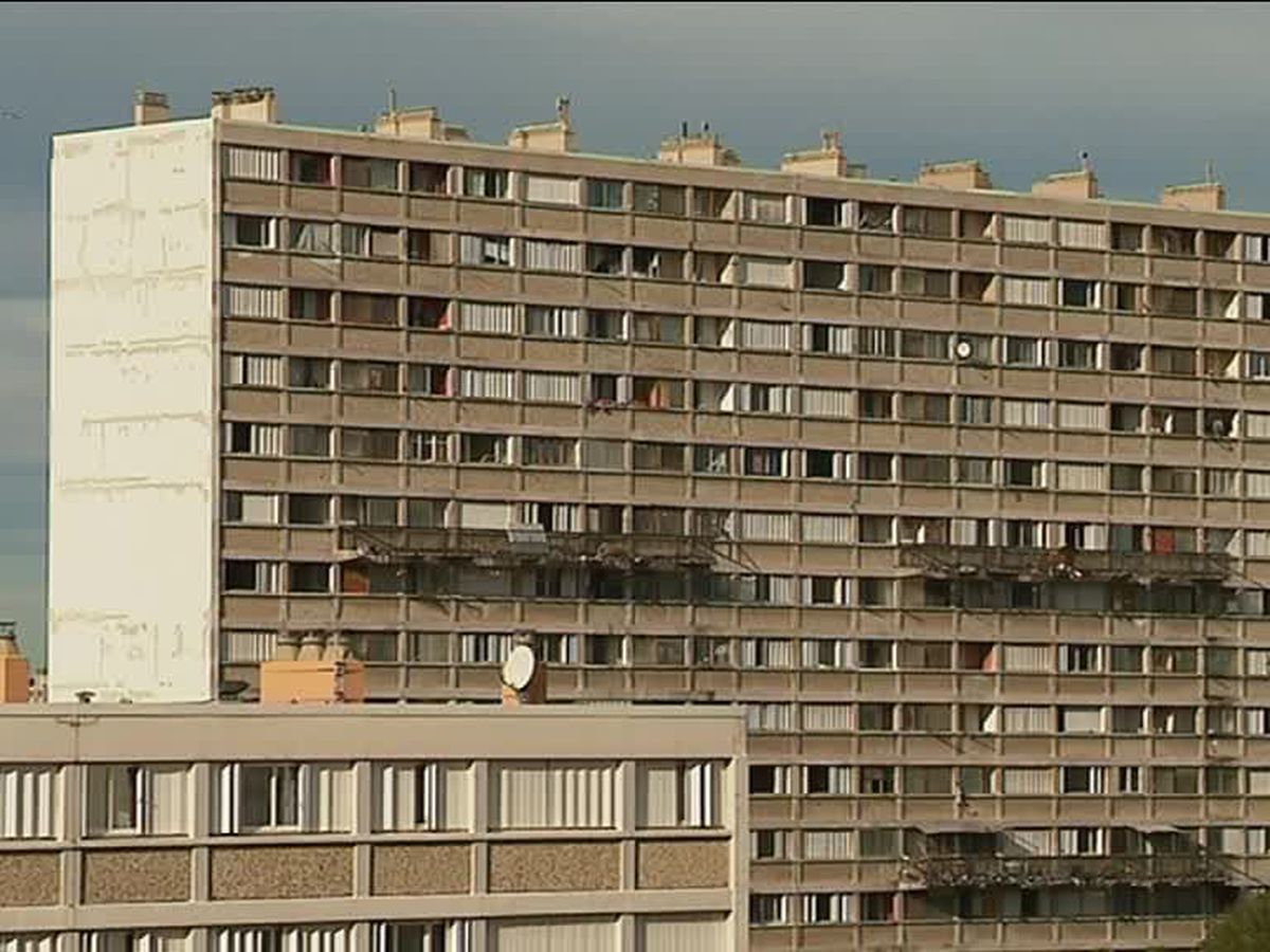 Nem tudták garantálni a jobboldali politikus biztonságát Marseille no-go zónájában – videó