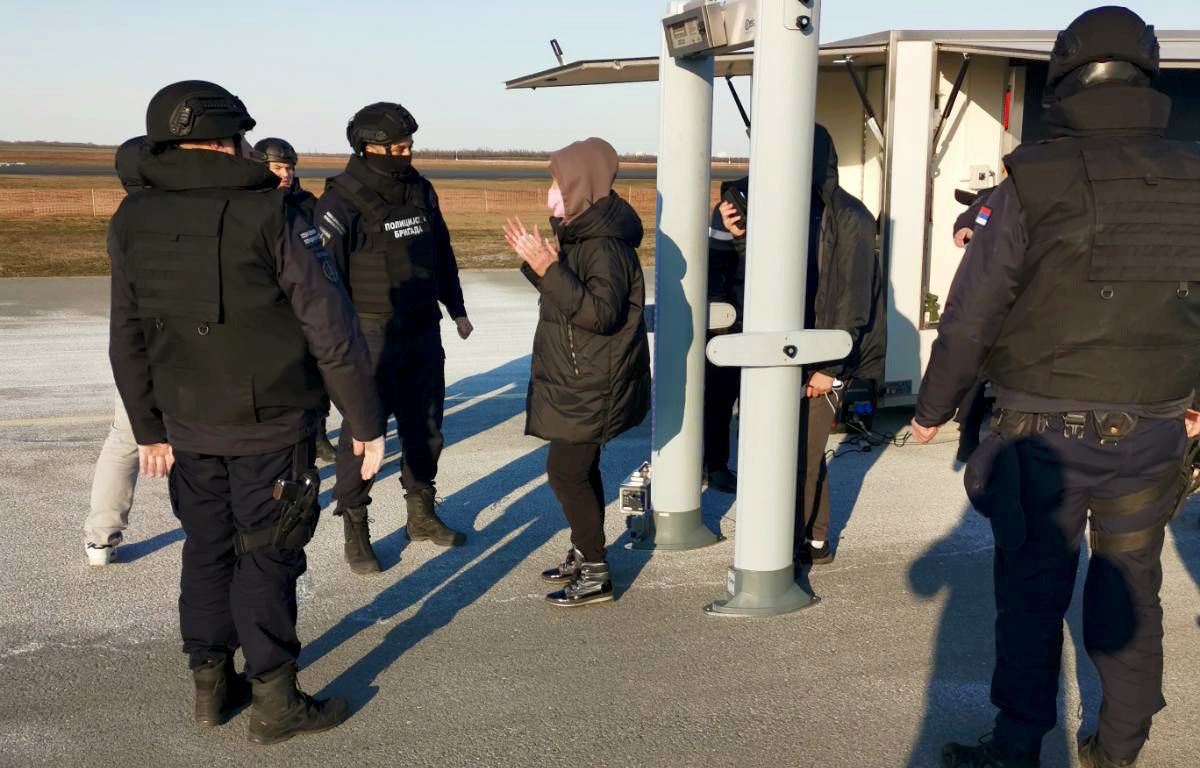 Sorozatos bombariadók Szerbiában – március óta iskolákat, repülőtereket, repülőket és bevásárlóközpontokat is ért már fenyegetés