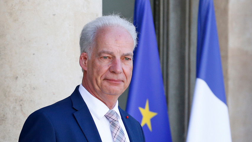 Börtönbüntetésre és pénzbírságra ítélték Macron volt miniszterét