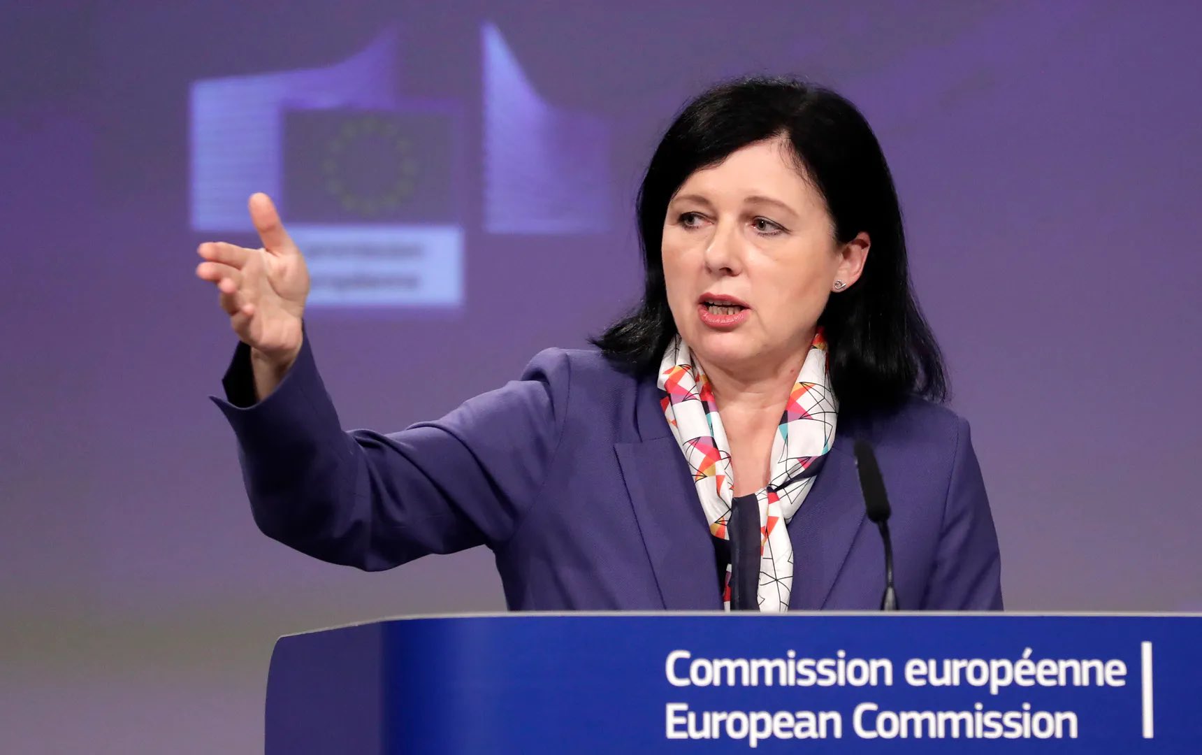 Vera Jourová szerint Lengyelország még mindig nem tett eleget az uniós forrásokért