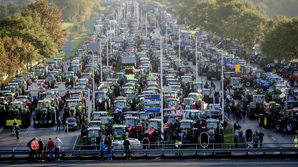 Országszerte tüntetnek a holland gazdák, a kormány ellehetetleníti a családokat – videó