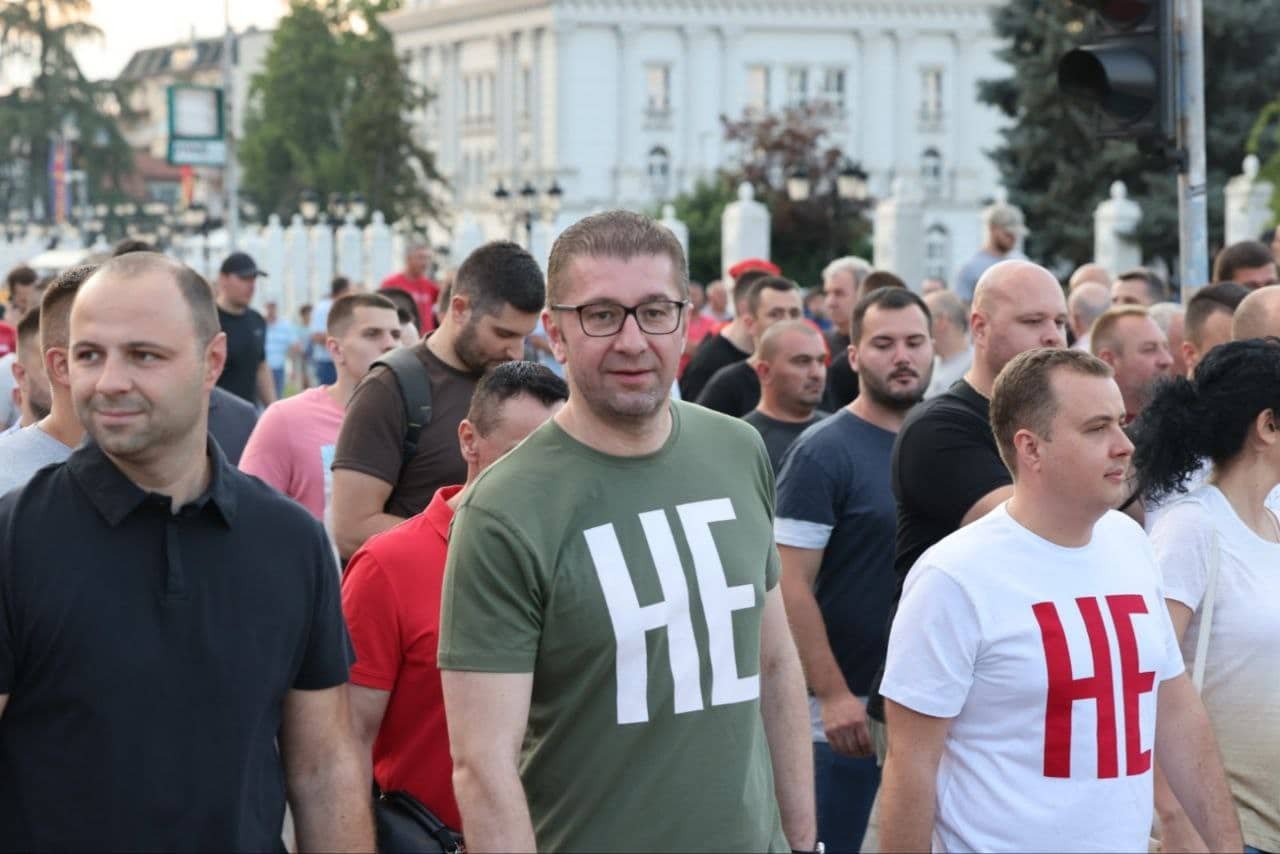 Skopje protesters threatened with guns during demonstration