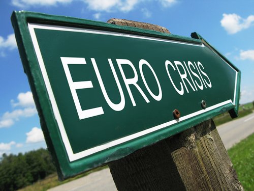 Az eurót is magával ránthatja az olasz kormányválság – állítják a szakértők