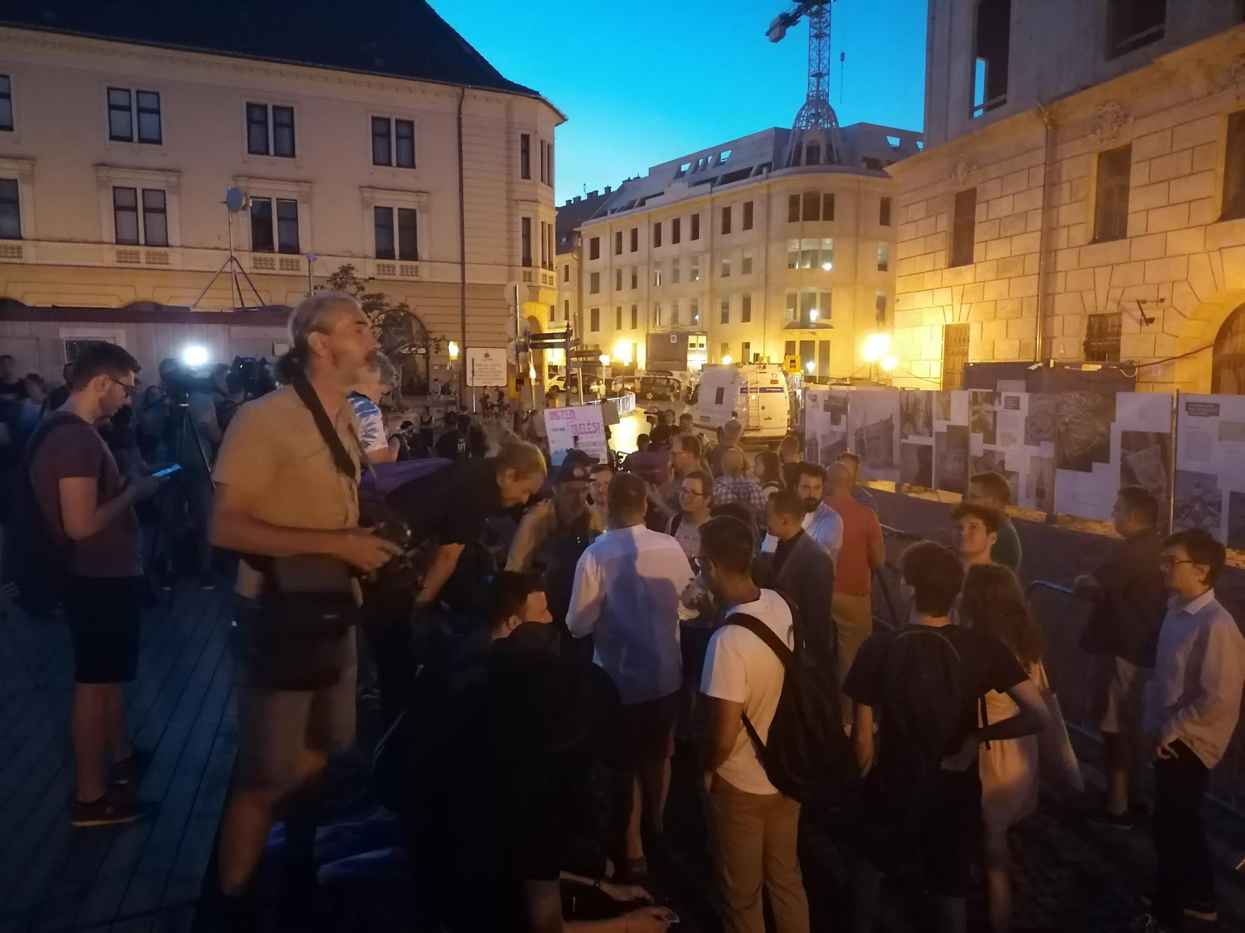 50-100 ember lézeng a baloldali párt tüntetésén Budapesten