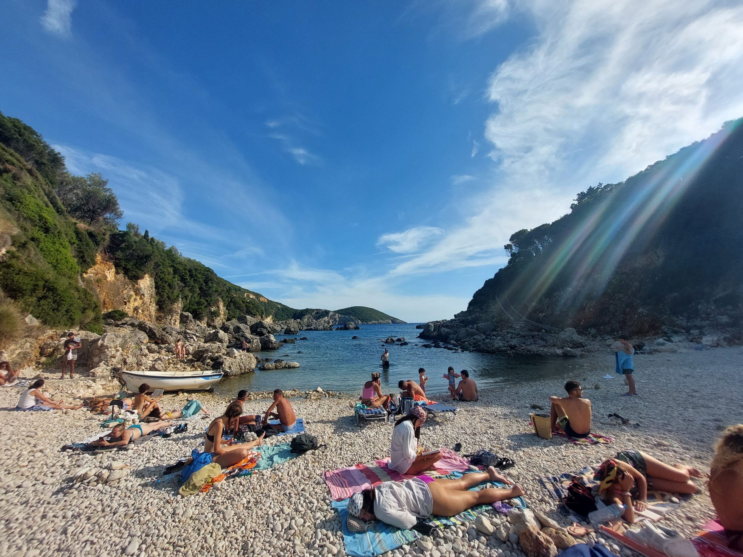 Sok a turista, kevés a munkavállaló a görögöknél – dübörög az idegenforgalom a Balkánon