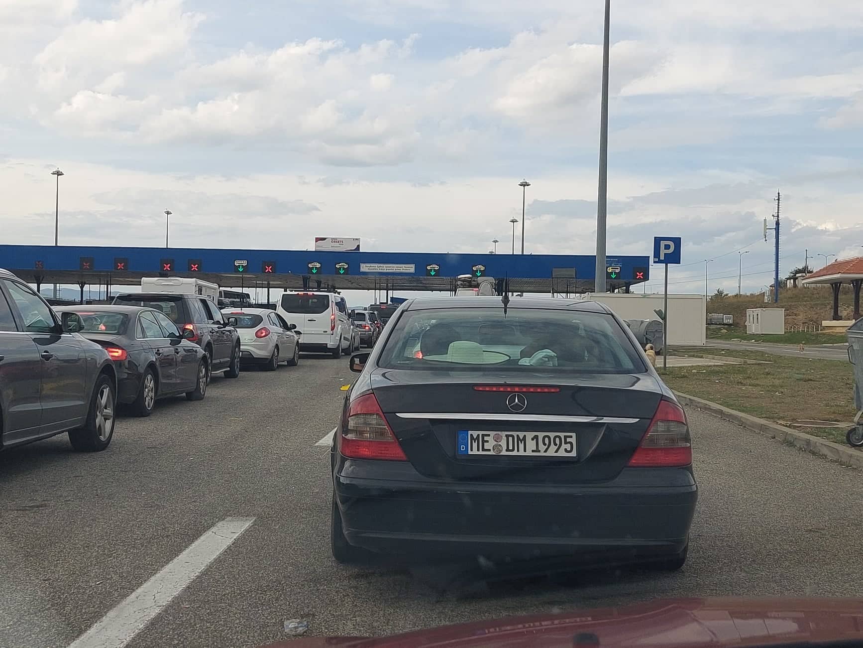 Gazdasági migránsokkal tölti fel a munkahelyeket a baloldali kormány
