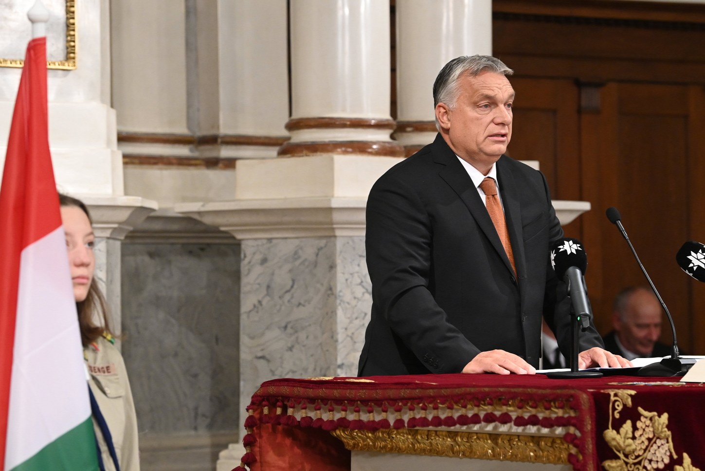 Orbán Viktor: Épségben át kell vinni a hazát a túlpartra