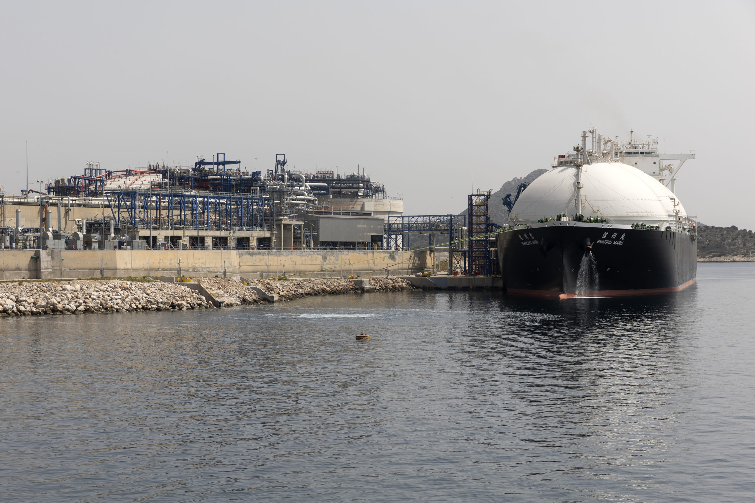 Town protests new LNG terminal
