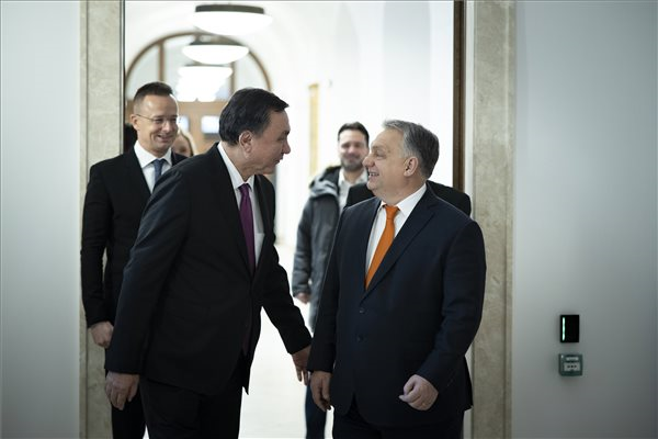 A veszélyek korában a türk államok fontos partnerek – mondja a magyar kormányfő