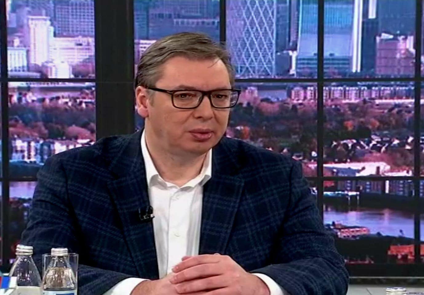 Szerb elnök: a nyugat hamarosan F-16-os vadászgépeket is adhat az ukránoknak – videókkal