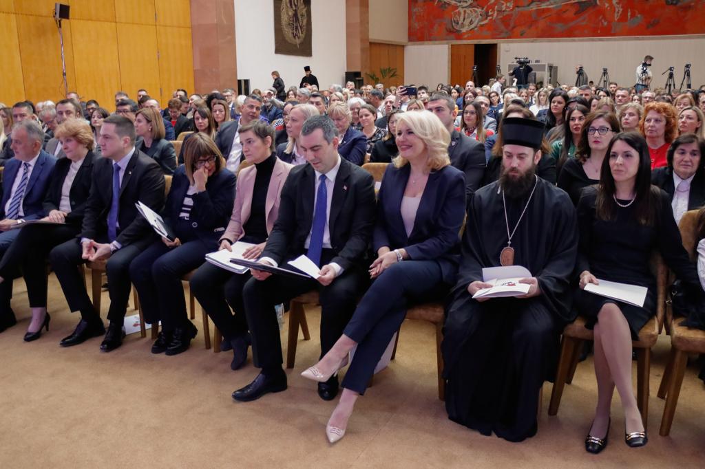 Szerb miniszter: A család védelme a legnagyobb kihívás a változó világban