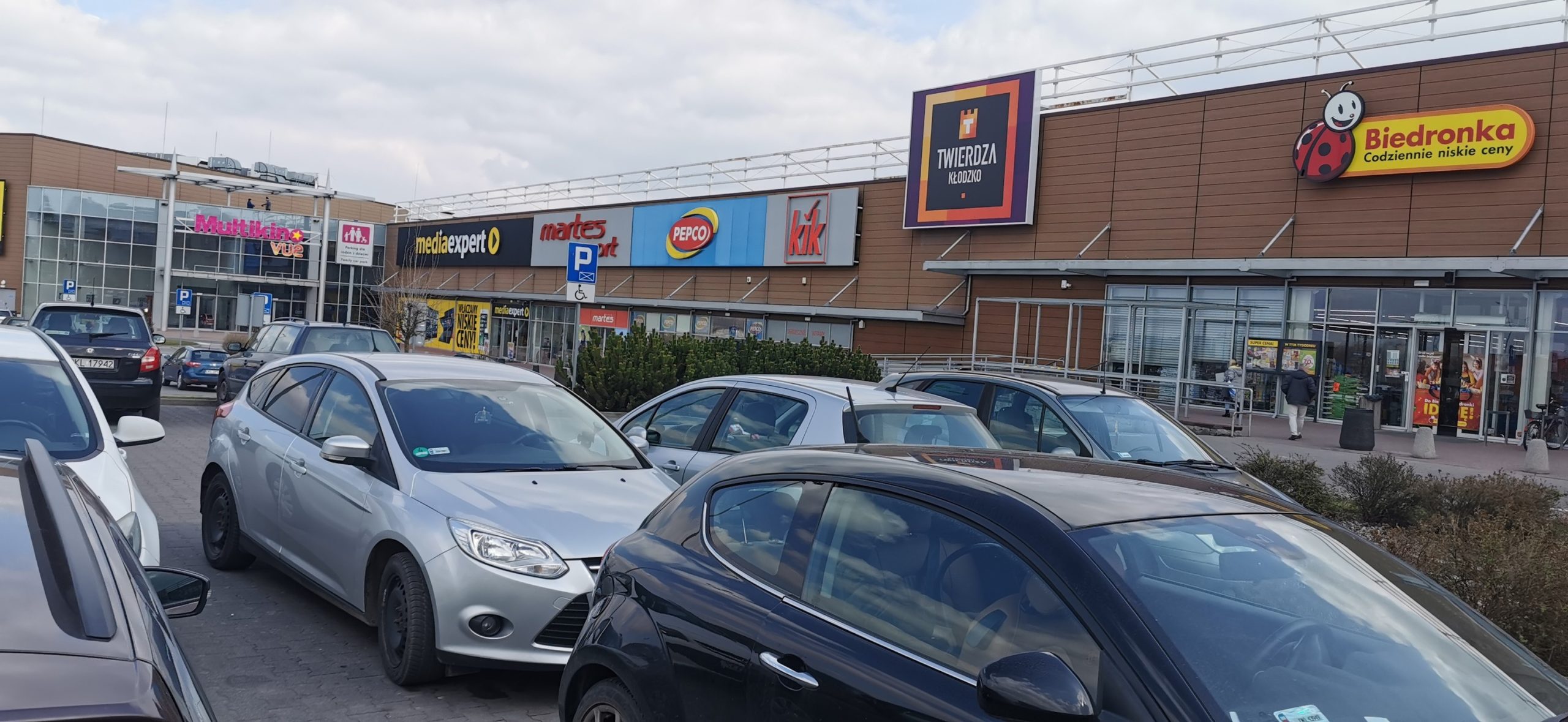 Tömegével járnak át a csehek a határon bevásárolni