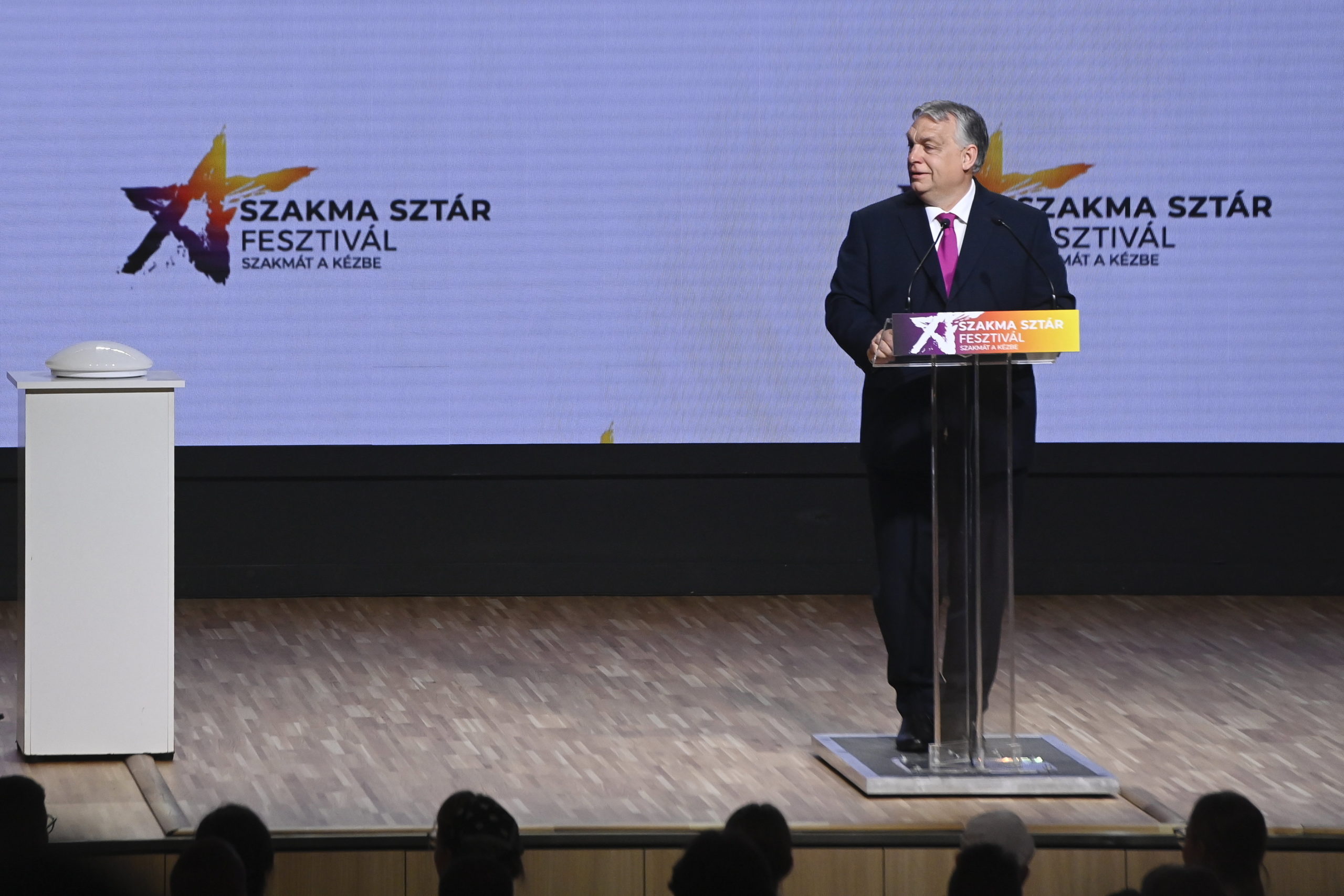 Orbán Viktor: Itt kell boldogulni, csak itt van magyar jövő