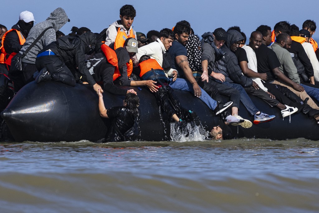 Migráció a La Manche-csatornán: London és Párizs behúzta a féket