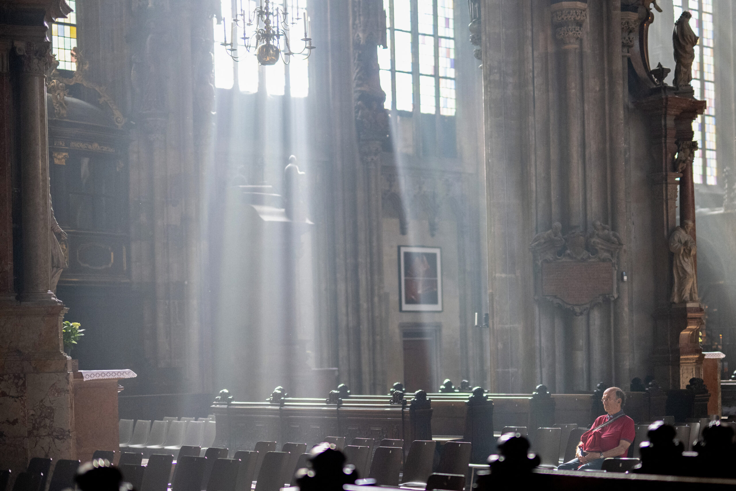 Tombol a keresztényellenesség, a liberális társadalom közömbös