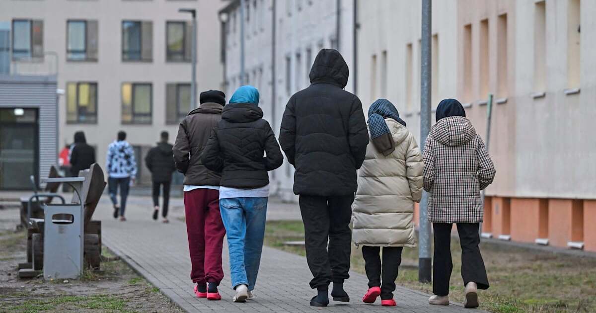 Criminal Migrants Vanish Without a Trace from Refugee Shelters