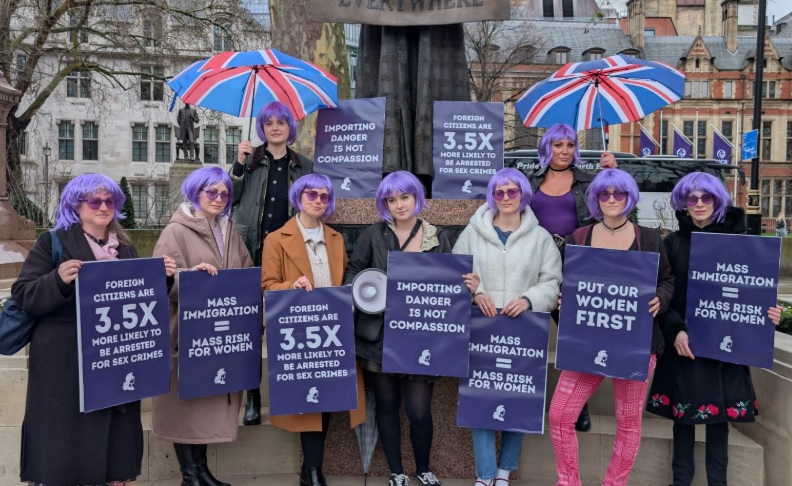 Amelia: balról jobbra