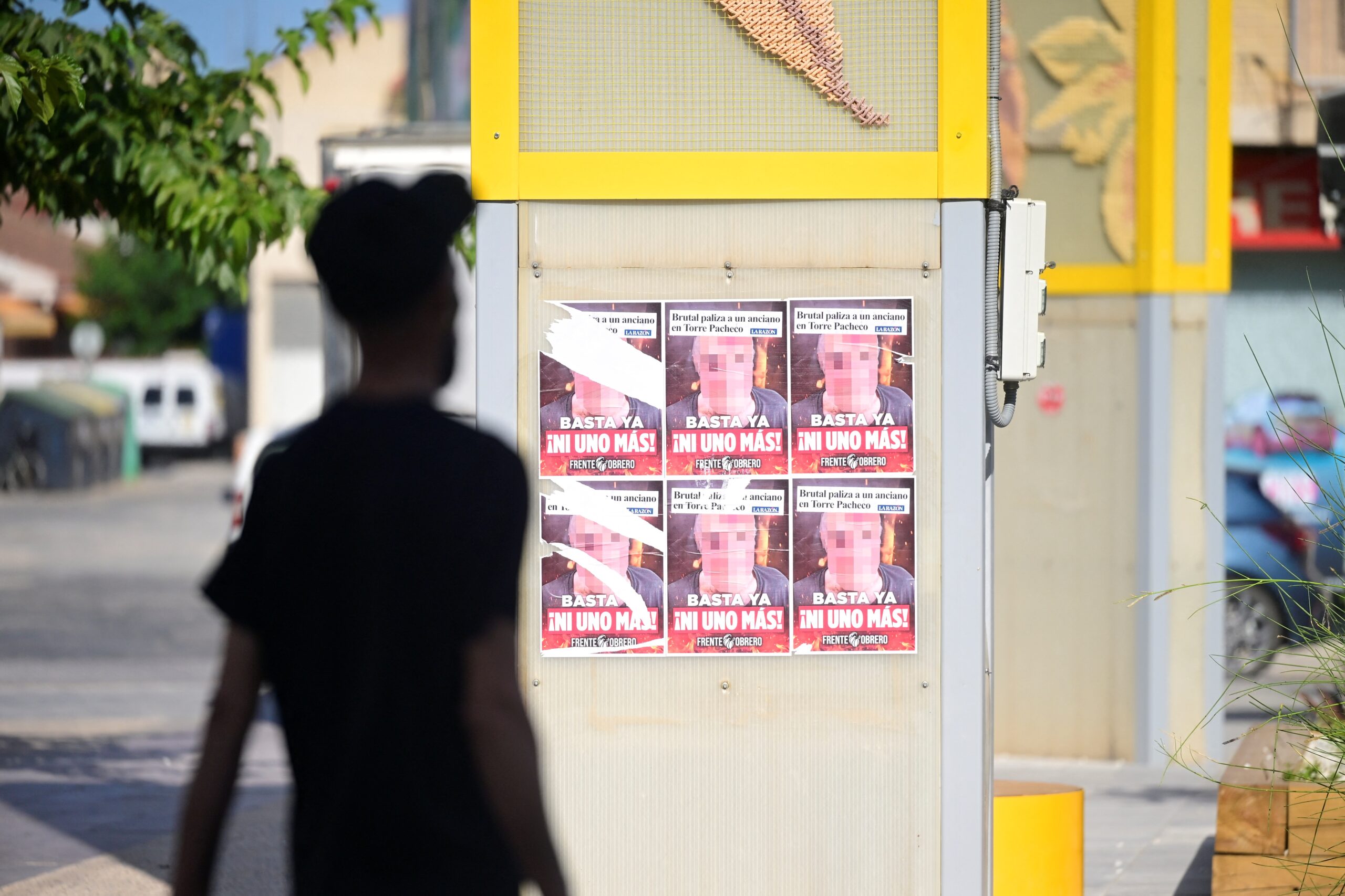 Több mint egymillió migránst vonzhat az új spanyol szabály