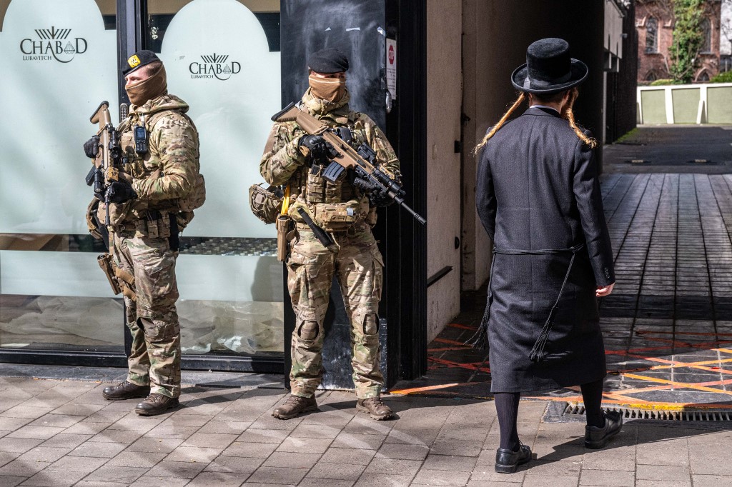 Terrorhullám Európában: a szálak Teheránba vezetnek