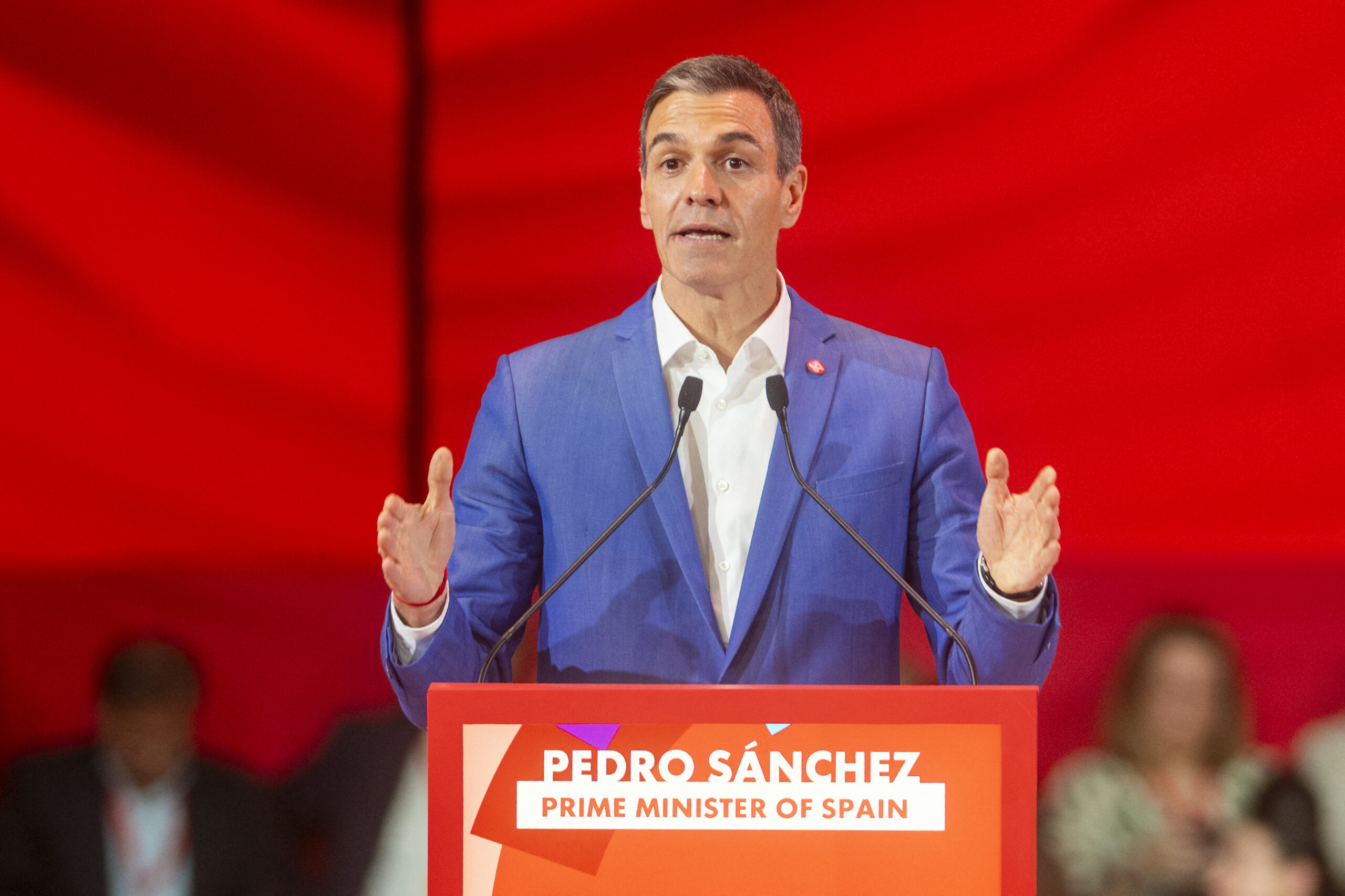 Sürgeti a spanyol kormány a fogvatartott migránsok státuszának legalizálását