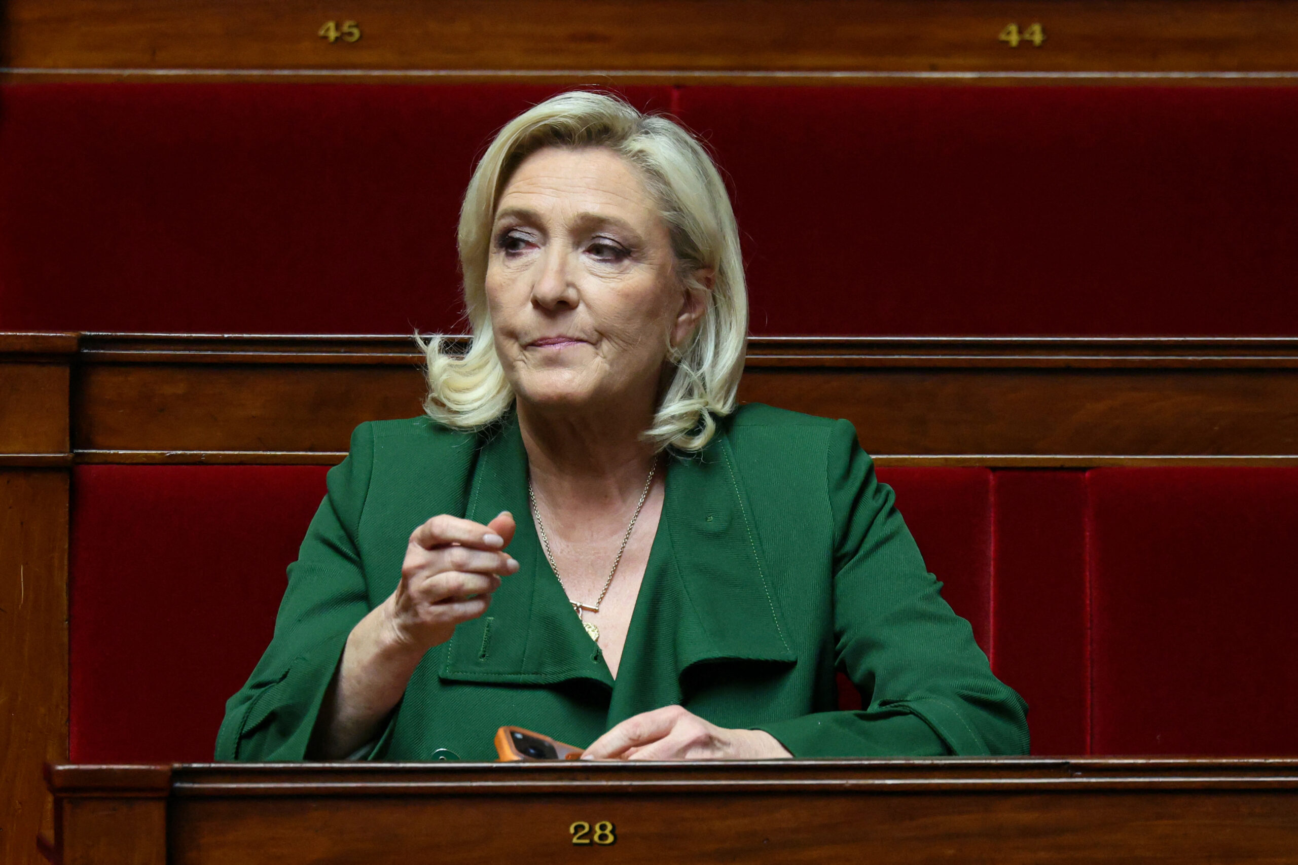 Marine Le Pen tarol, a közvélemény-kutatások szerint mindenkit legyőzne