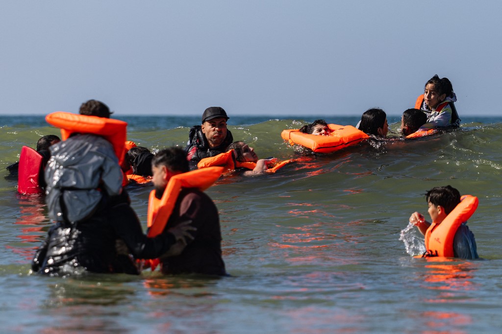 Csendben véget ért a brit–francia migrációs kísérlet: a csónakon érkezők alig négy százalékát küldték vissza